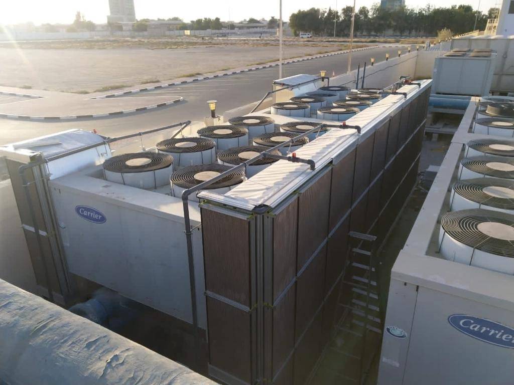 Dry coolers industriels équipés d’un réseau de pulvérisation adiabatique en toiture
