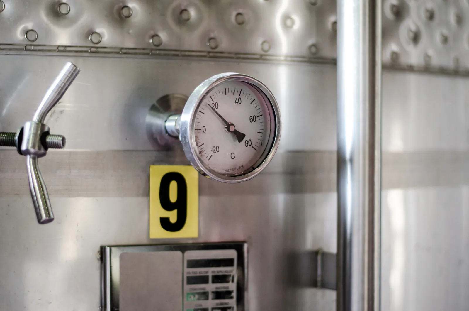 thermomètre industriel pour contrôle de température dans un système de refroidissement